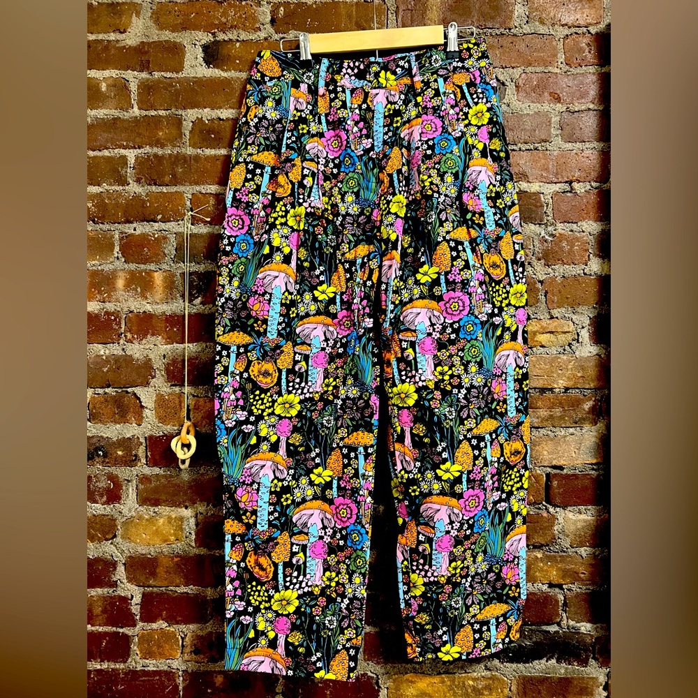 Nooworks Magical Mushroom pants, high waisted, pleated front, size L
